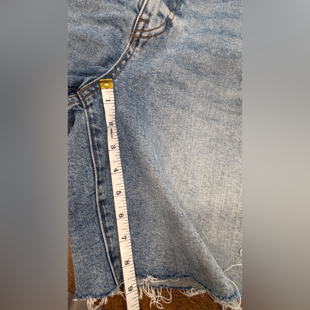 Kut from the Kloth - Women’s Size 8 Blue Jean Shorts - Picture 5 of 7